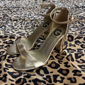 Size 6 guess heels- gold